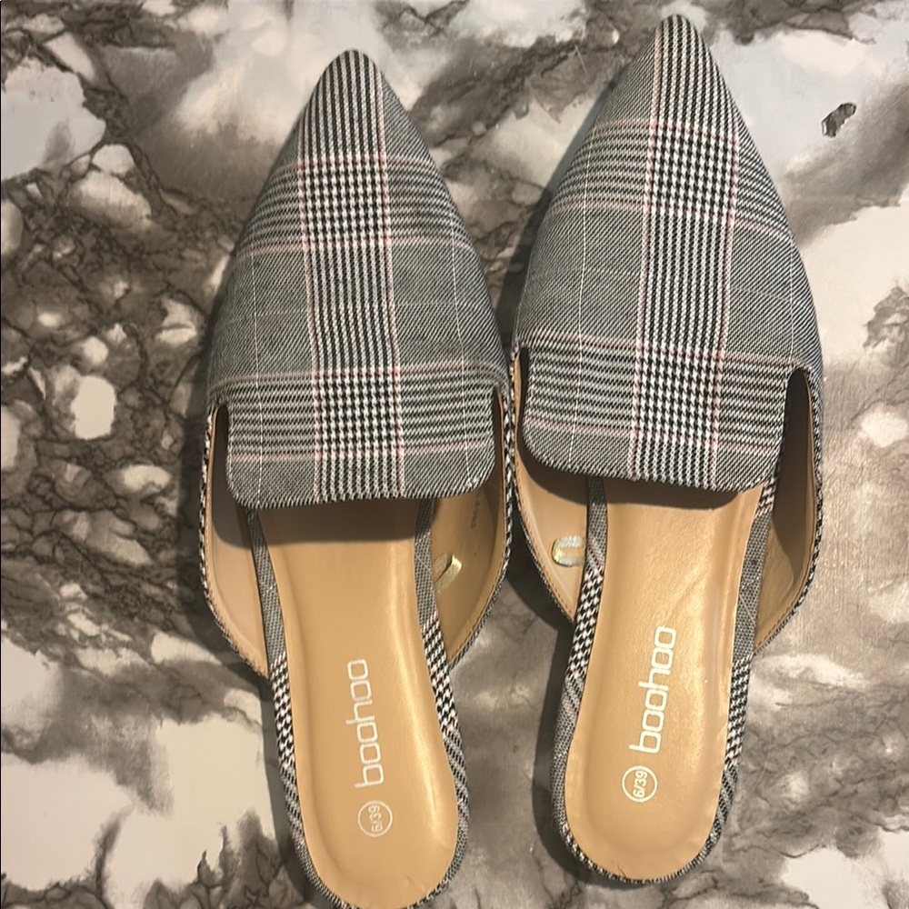 Boohoo Gray Mules with Pointed Toe and Flat Sole